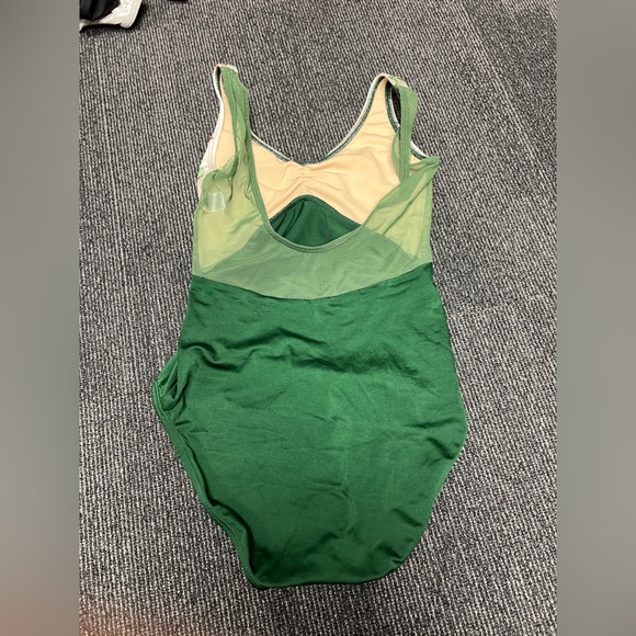 Barely worn class in leotard - Picture 2 of 2